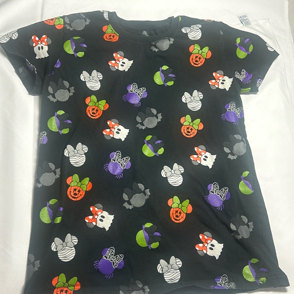 DISNEY HALLOWEEN T-SHIRT women’s adult medium